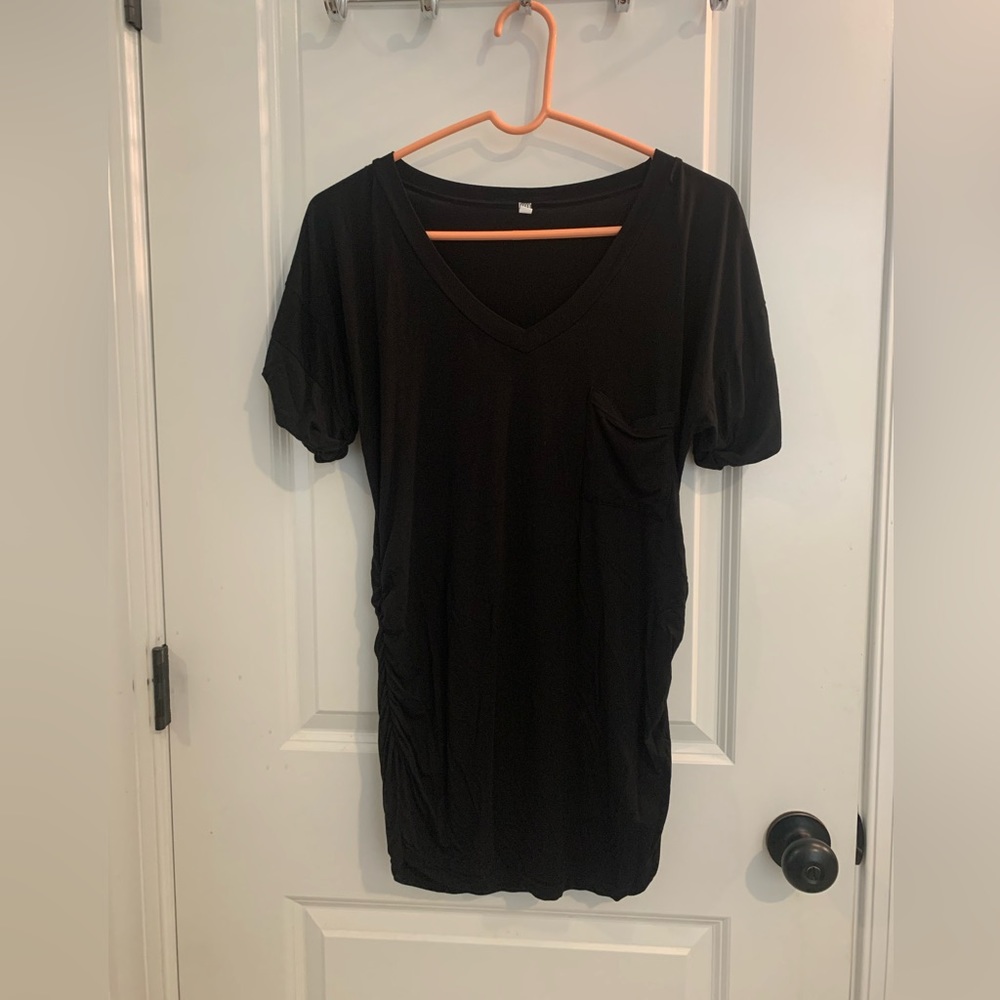 V-neck Maternity Top with pocket